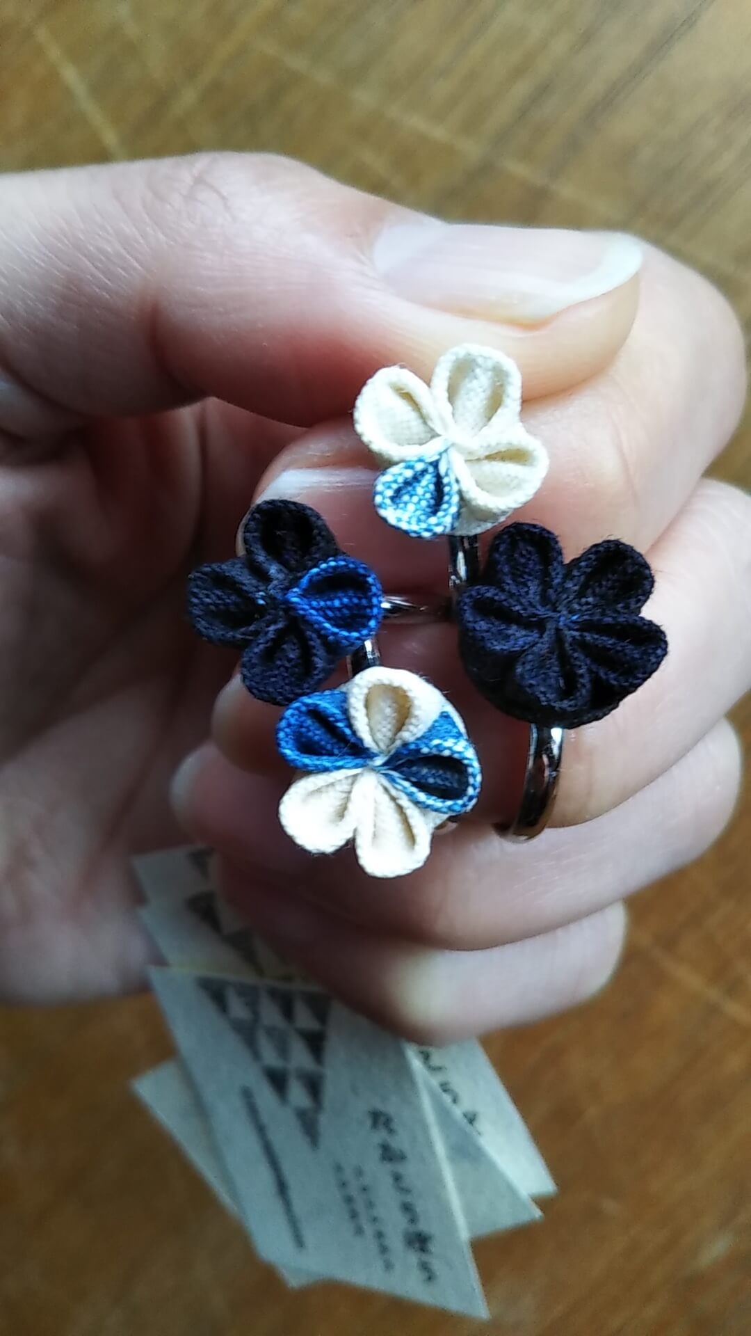 お花のつまみ細工 リング